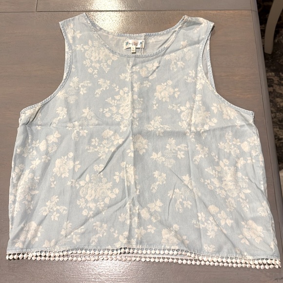 Lightweight Tank with Pompom Hem - Picture 2 of 10